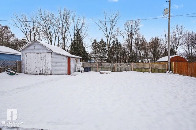 1084 Midland Road, Bay City, MI 48706