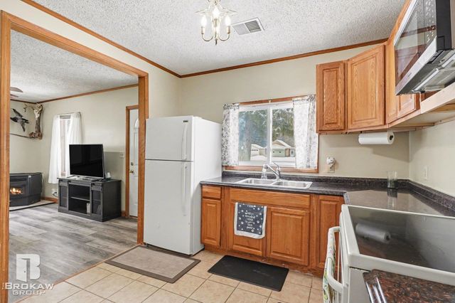 1084 Midland Road, Bay City, MI 48706