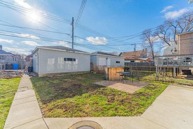 4933 W Berenice Avenue 2, Chicago, IL 60641