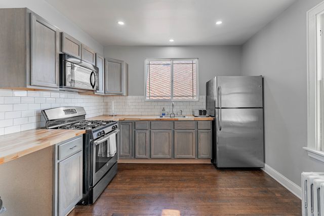 4933 W Berenice Avenue 2, Chicago, IL 60641