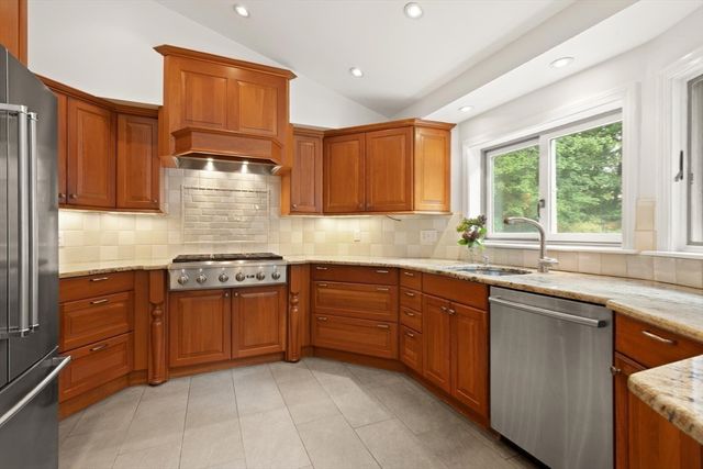 14 Mallard Dr, Sharon, MA 02067