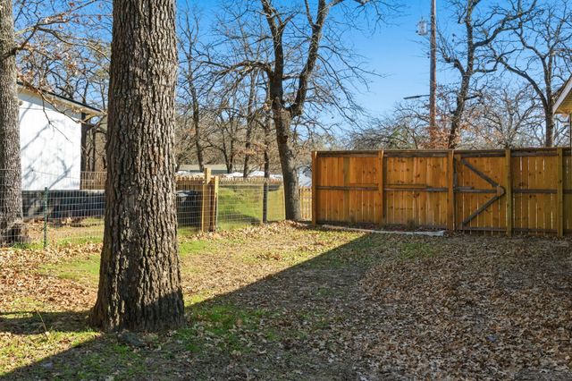 1337 Fox Hollow Court, Pelican Bay, TX 76020