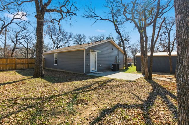 1337 Fox Hollow Court, Pelican Bay, TX 76020