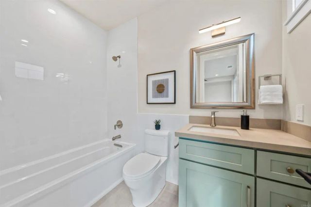 305 J Avenue, Coronado, CA 92118