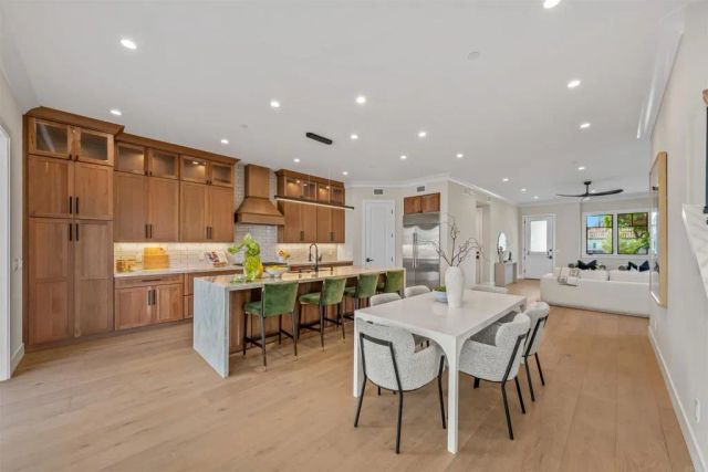 305 J Avenue, Coronado, CA 92118