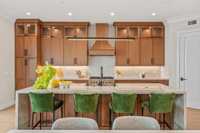305 J Avenue, Coronado, CA 92118