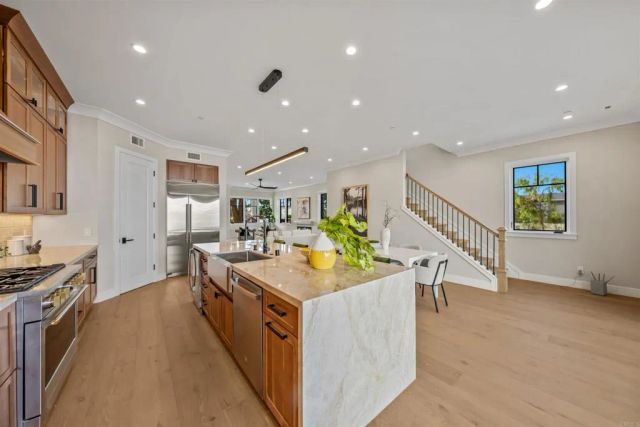 305 J Avenue, Coronado, CA 92118