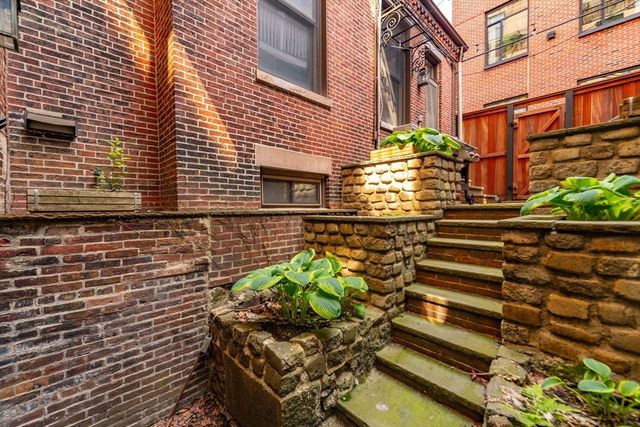 24 Hancock St 2, Boston, MA 02114