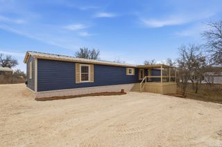 872 County Road 4511, Hondo, TX 78861