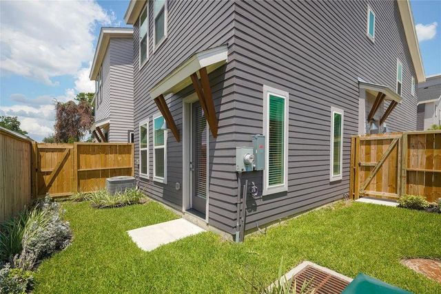 862 Paul Quinn Street C, Houston, TX 77091