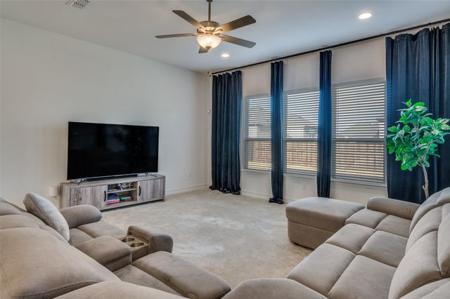 1609 Quentin Drive, Aubrey, TX 76227