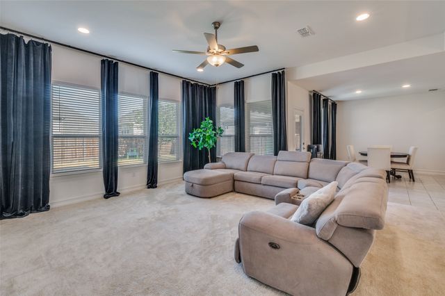 1609 Quentin Drive, Aubrey, TX 76227