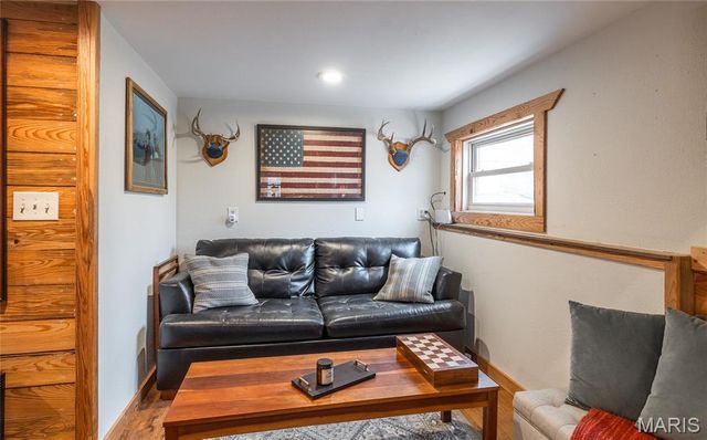 31 Sunset Lane, Steelville, MO 65565