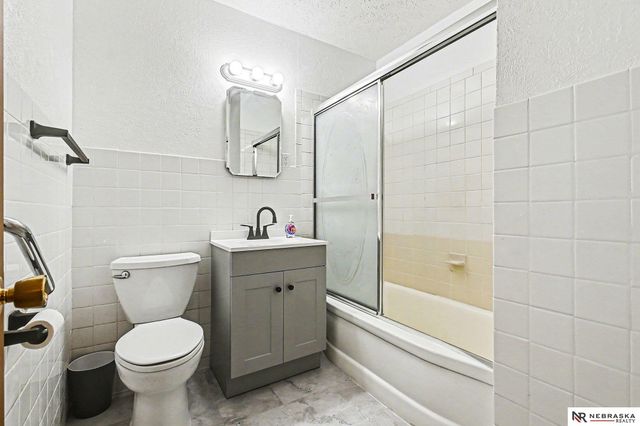 1227 Sunset Drive, Bellevue, NE 68005