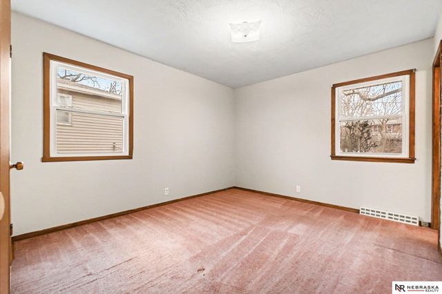 1227 Sunset Drive, Bellevue, NE 68005