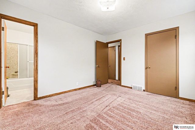 1227 Sunset Drive, Bellevue, NE 68005