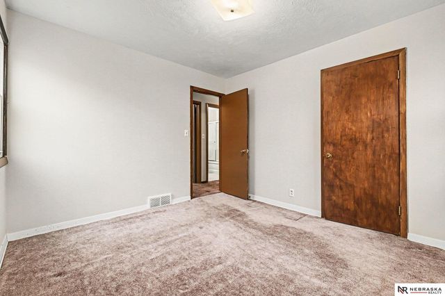 1227 Sunset Drive, Bellevue, NE 68005