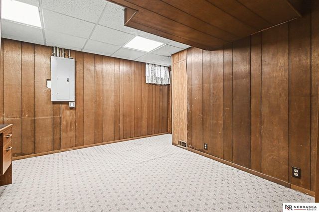 1227 Sunset Drive, Bellevue, NE 68005