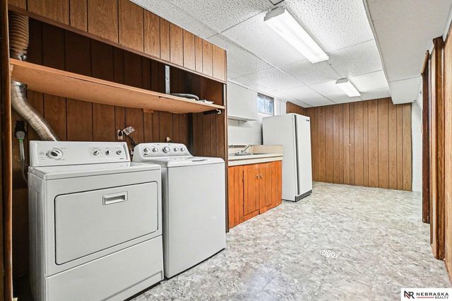 1227 Sunset Drive, Bellevue, NE 68005