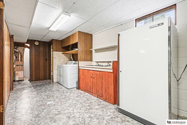 1227 Sunset Drive, Bellevue, NE 68005