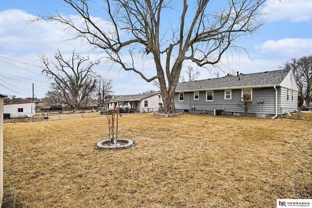 1227 Sunset Drive, Bellevue, NE 68005