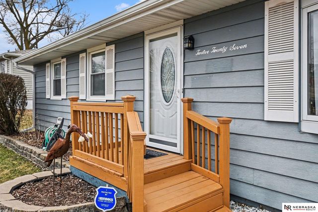 1227 Sunset Drive, Bellevue, NE 68005