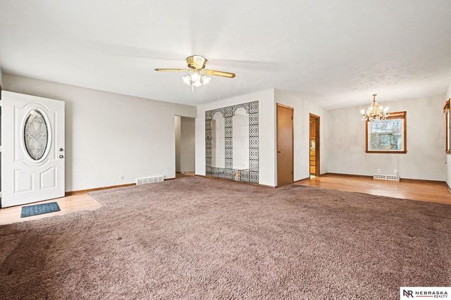 1227 Sunset Drive, Bellevue, NE 68005