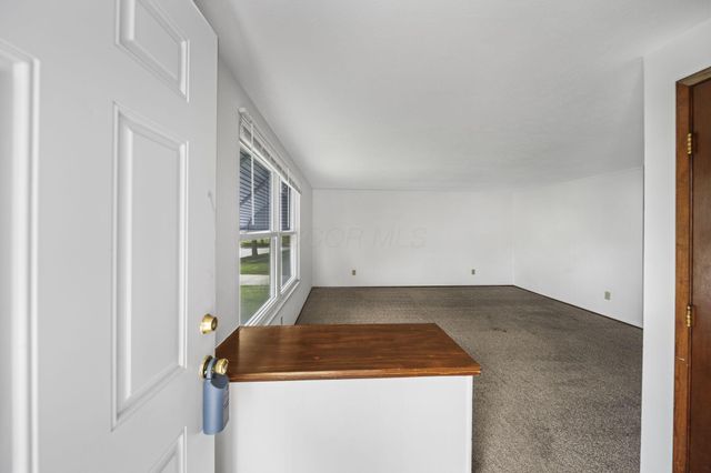 1402 Cardwell Square N, Columbus, OH 43229
