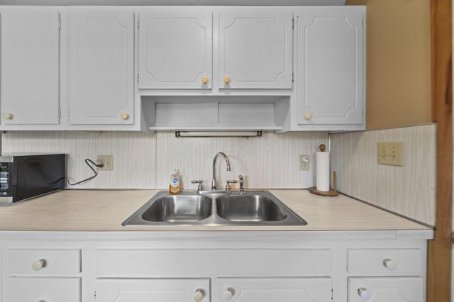 1402 Cardwell Square N, Columbus, OH 43229