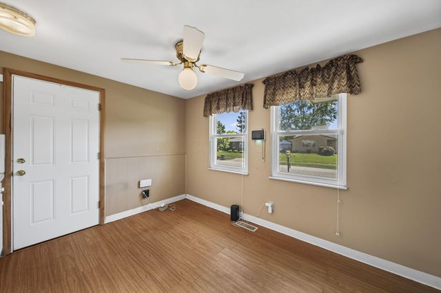 1402 Cardwell Square N, Columbus, OH 43229
