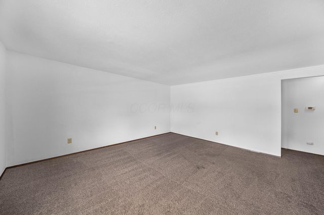 1402 Cardwell Square N, Columbus, OH 43229
