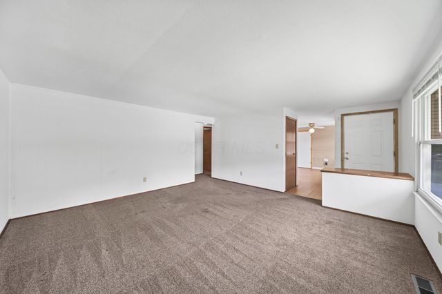 1402 Cardwell Square N, Columbus, OH 43229