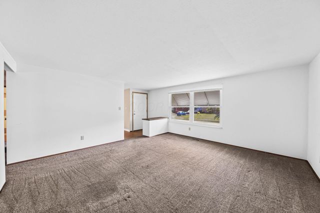 1402 Cardwell Square N, Columbus, OH 43229