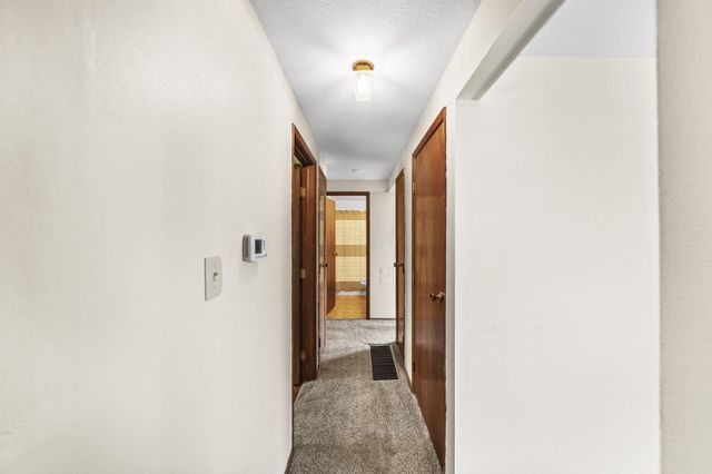 1402 Cardwell Square N, Columbus, OH 43229