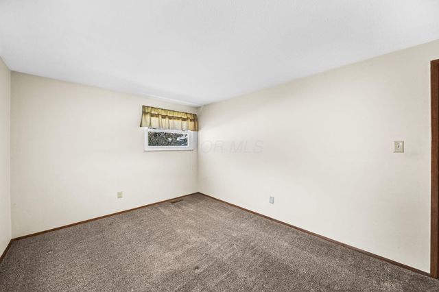 1402 Cardwell Square N, Columbus, OH 43229