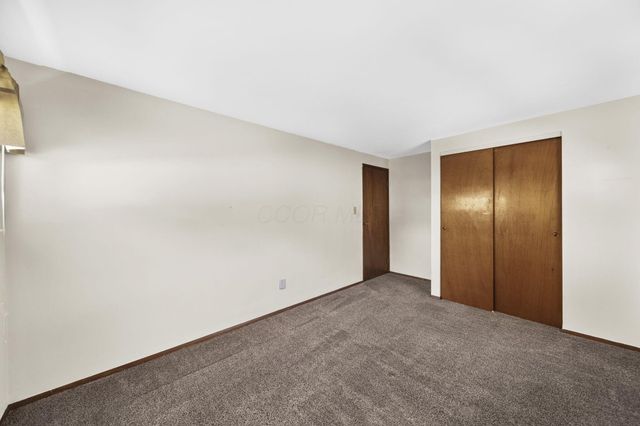 1402 Cardwell Square N, Columbus, OH 43229