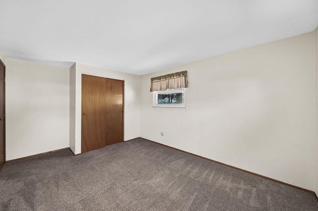 1402 Cardwell Square N, Columbus, OH 43229