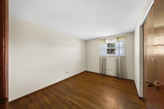 1402 Cardwell Square N, Columbus, OH 43229