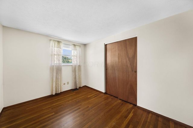 1402 Cardwell Square N, Columbus, OH 43229