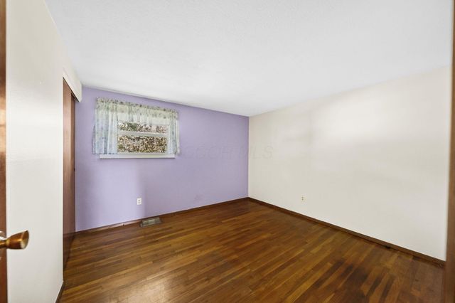 1402 Cardwell Square N, Columbus, OH 43229