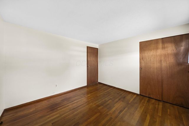 1402 Cardwell Square N, Columbus, OH 43229