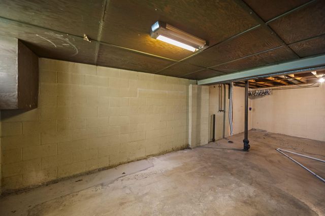 1402 Cardwell Square N, Columbus, OH 43229