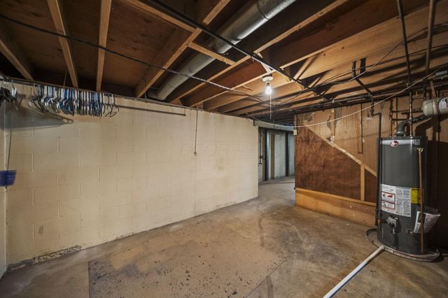 1402 Cardwell Square N, Columbus, OH 43229