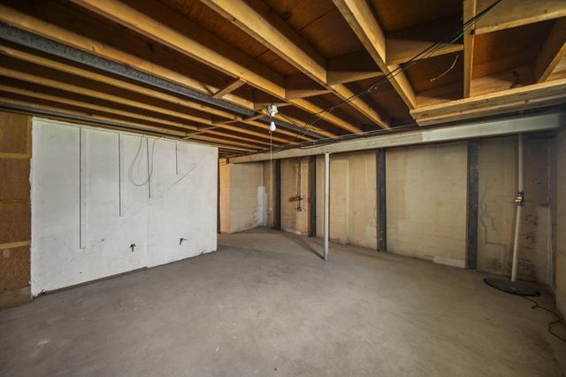 1402 Cardwell Square N, Columbus, OH 43229