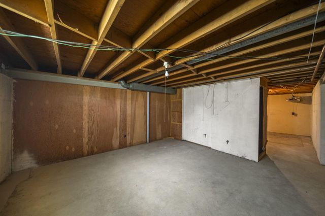 1402 Cardwell Square N, Columbus, OH 43229