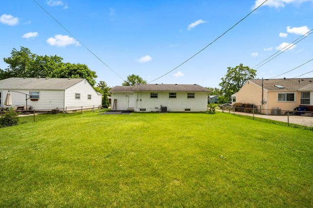 1402 Cardwell Square N, Columbus, OH 43229