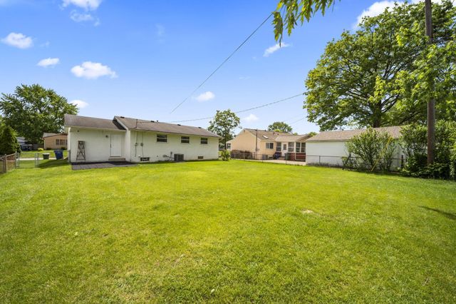 1402 Cardwell Square N, Columbus, OH 43229