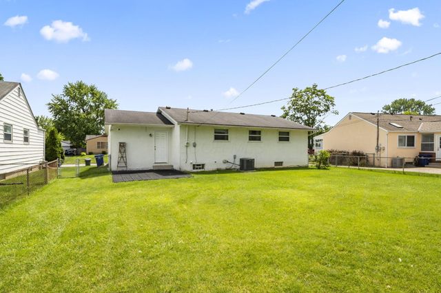 1402 Cardwell Square N, Columbus, OH 43229