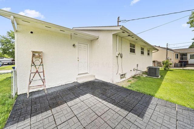1402 Cardwell Square N, Columbus, OH 43229