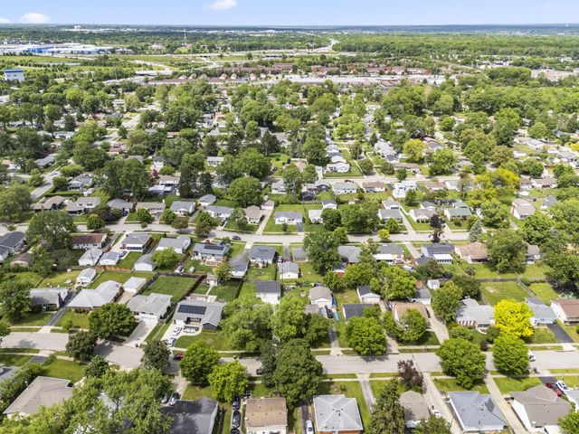 1402 Cardwell Square N, Columbus, OH 43229
